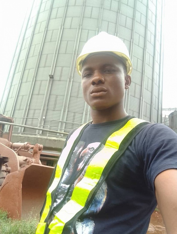 ENGINEER JOEBLAST ON JOB SITE